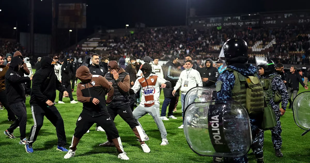 Platense pode ser punido por invasão e agressões após jogo com o Fluminense