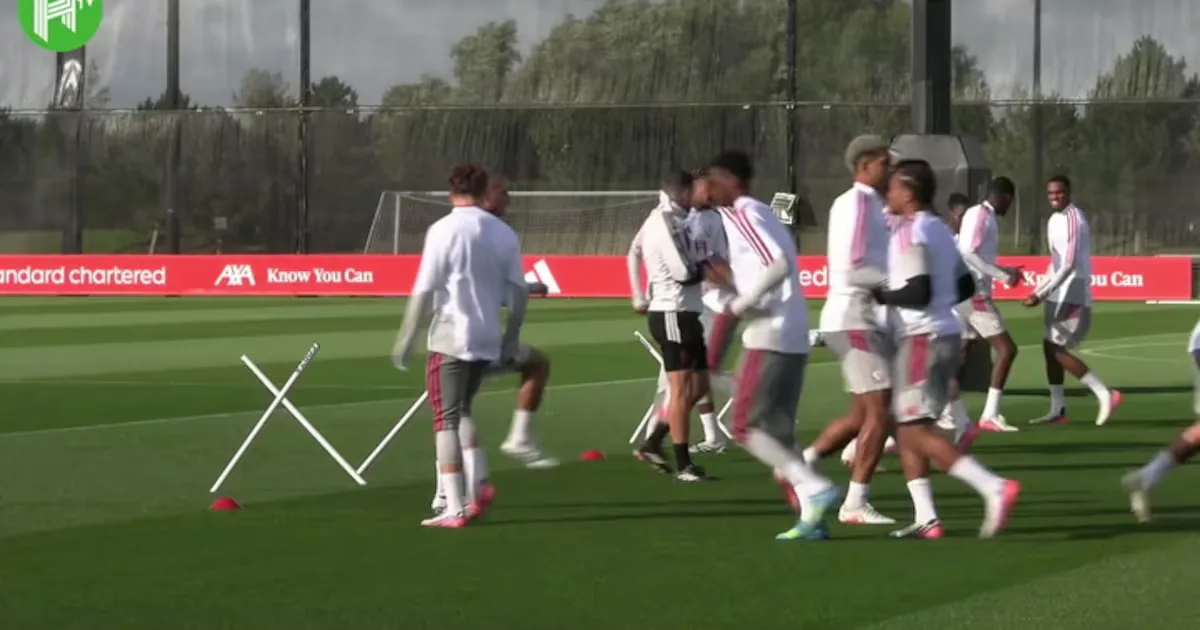 Bradley Barcola treina com o Liverpool antes de duelo contra o Atlético de Madrid