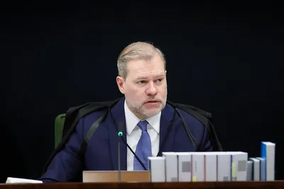 Sessão do STF tem debate regimental após Toffoli deixar análise de relatório