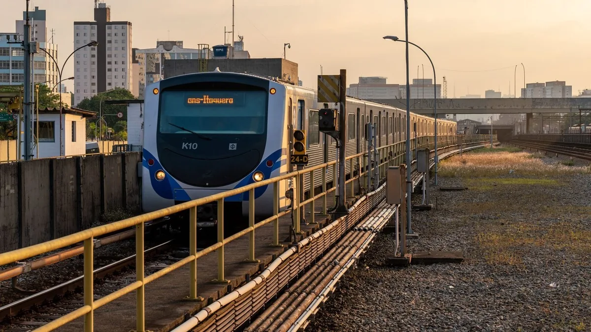 Metrô de São Paulo mantém operação na madrugada até janeiro de 2027