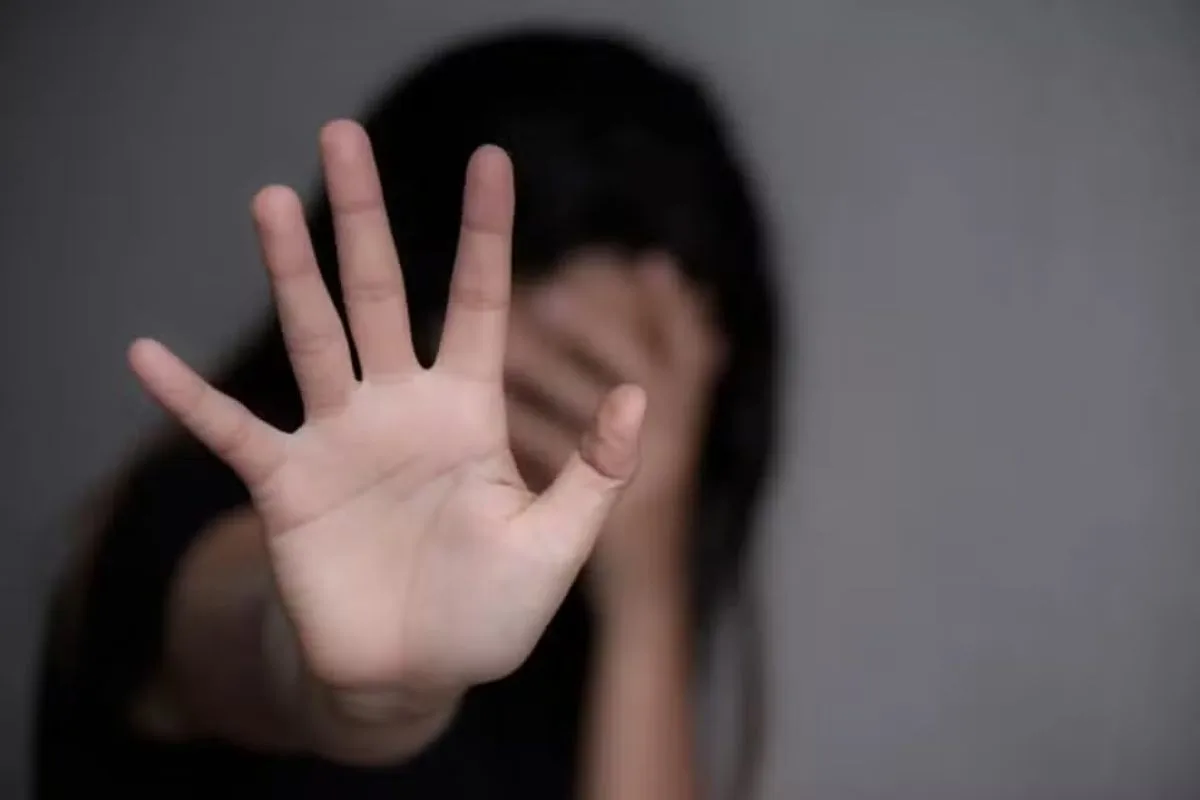Dois homens são presos por suspeita de estupro de adolescente no Rio