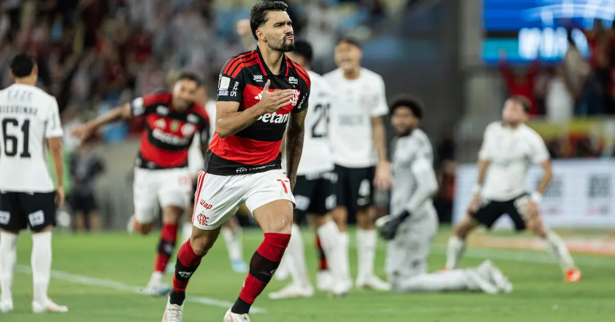 Flamengo bate o Corinthians no Maracanã e assume a liderança do Brasileirão