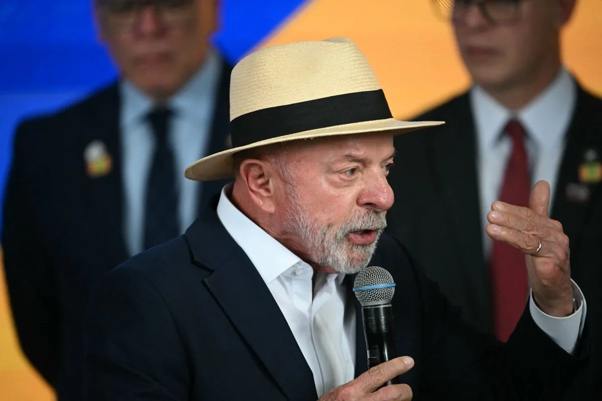 Lula critica possível presença de miliciano no Planalto e promete restringir bets