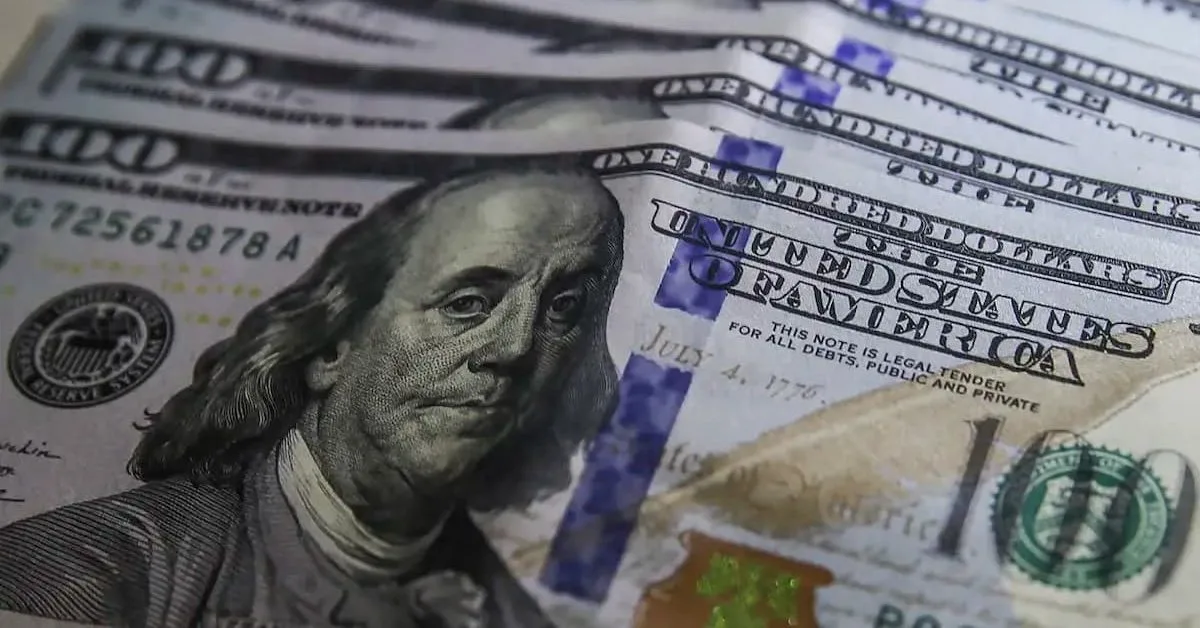 Dólar fecha a R$ 5,2204 com alta do petróleo e busca por proteção