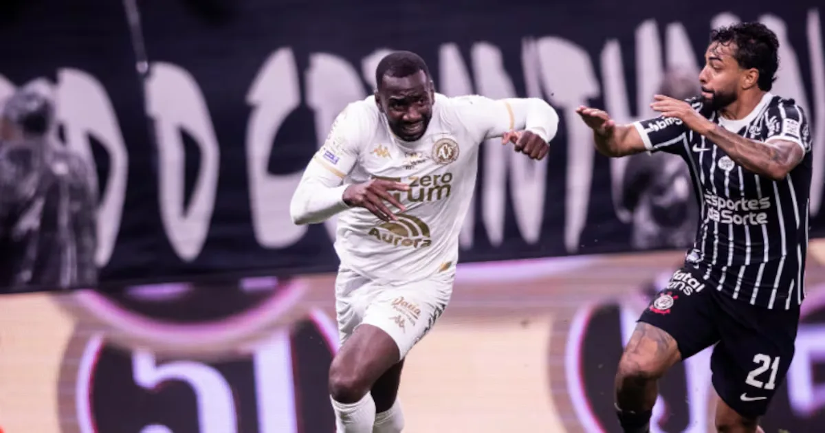 Bolasie celebra vitória da Chapecoense sobre o Corinthians com churrasco