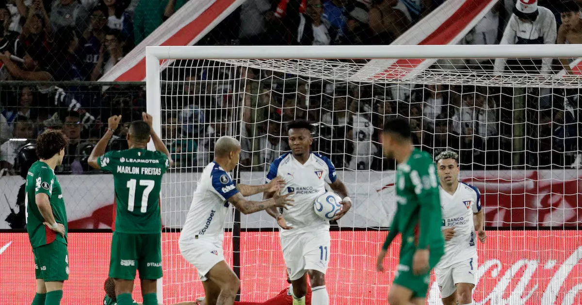 Deyverson explica gesto em pênalti contra a LDU e parabeniza Palmeiras