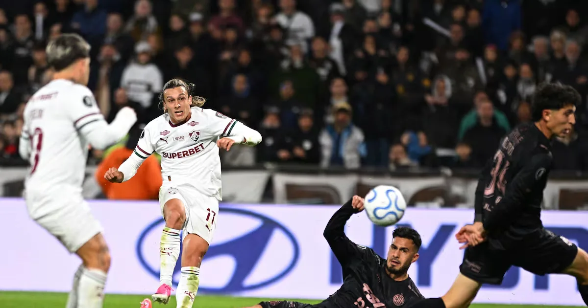 Fluminense perde na Argentina, mas elimina Platense e vai à semifinal da Libertadores