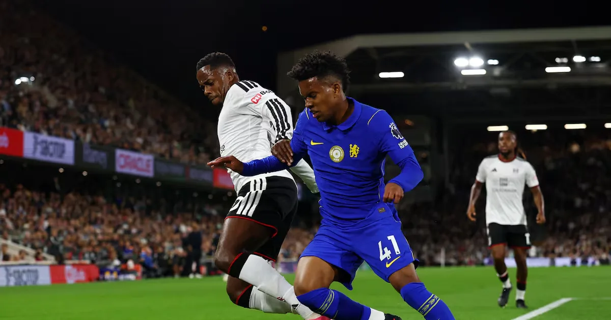 Estêvão perde espaço no Chelsea após mudanças no elenco