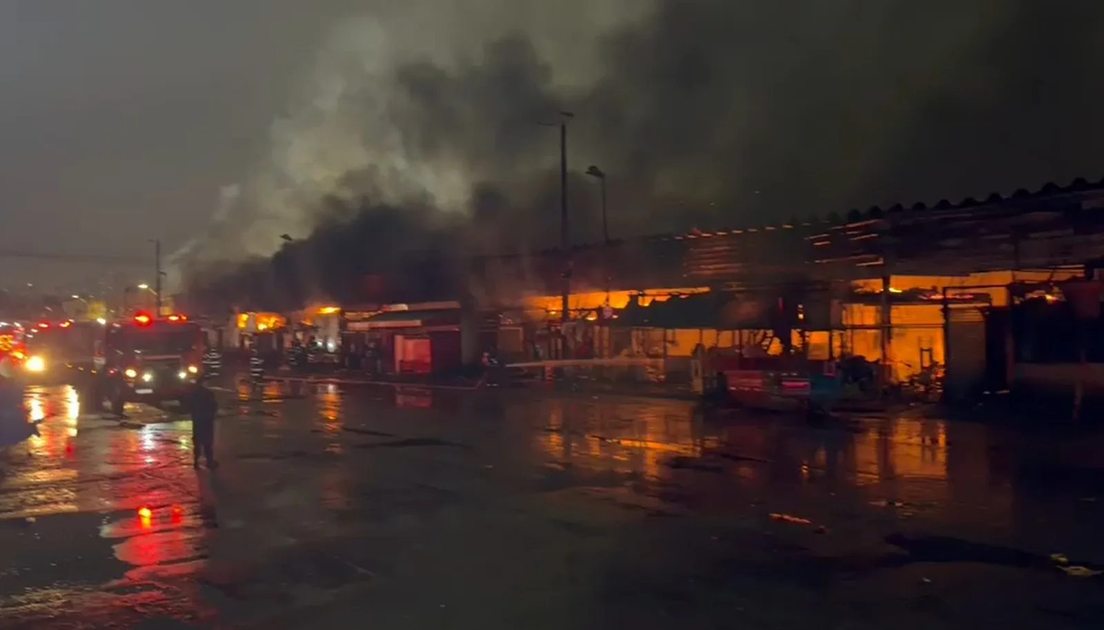 Incêndio danifica pavilhão com 320 boxes na Ceagesp, em São Paulo