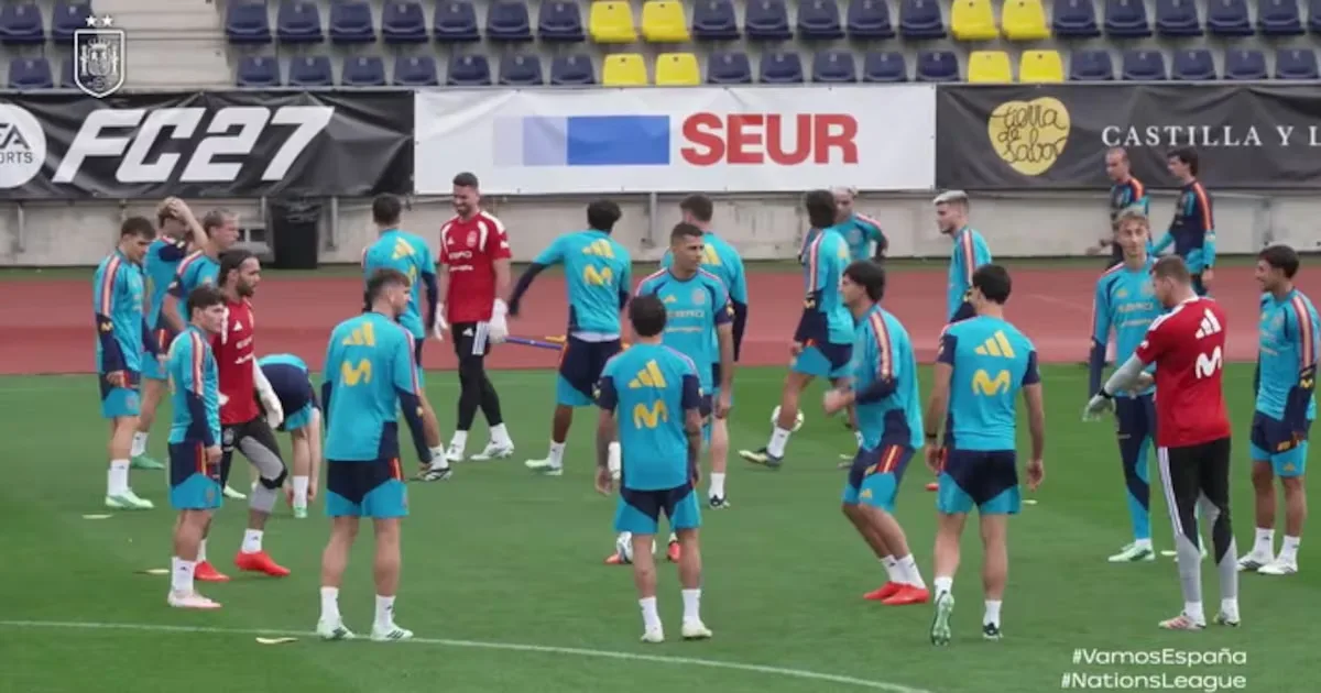 Rodri acerta Raya durante atividade da Espanha antes da Nations League