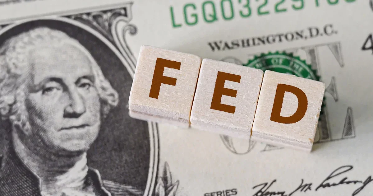 Inflação resistente leva Fed, BCE e BoJ a recalibrar os juros