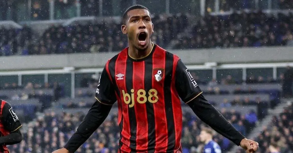 Liverpool avalia contratar Rayan por até 150 milhões de euros