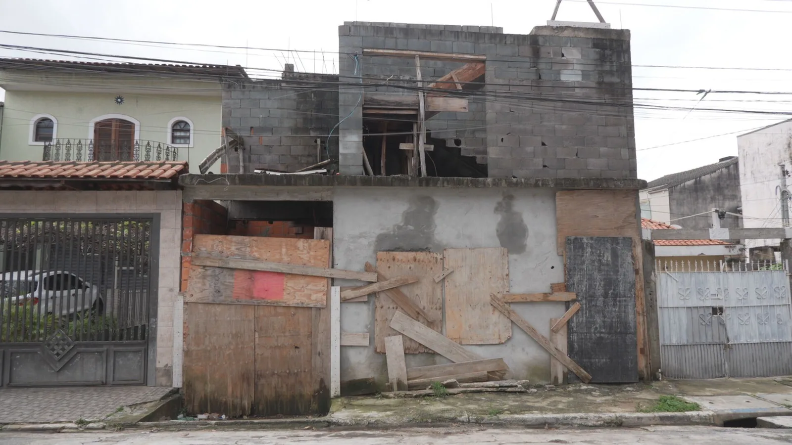 Construtoras investigadas por desabamento acumulam denúncias de imóveis não entregues em São Paulo