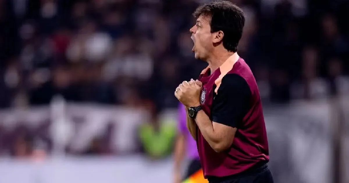 Corinthians dá voto de confiança a Diniz após derrota para o Fluminense