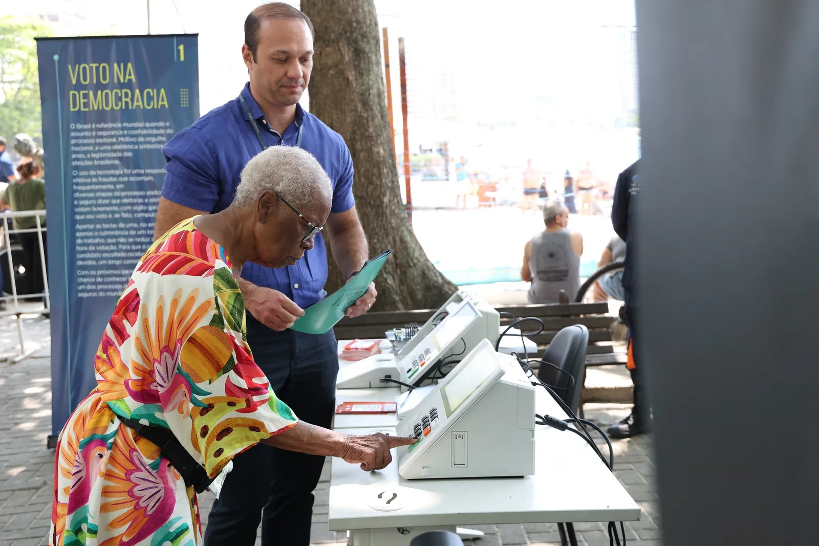Eleitores do Rio devem confirmar local de votação antes das eleições de 2026