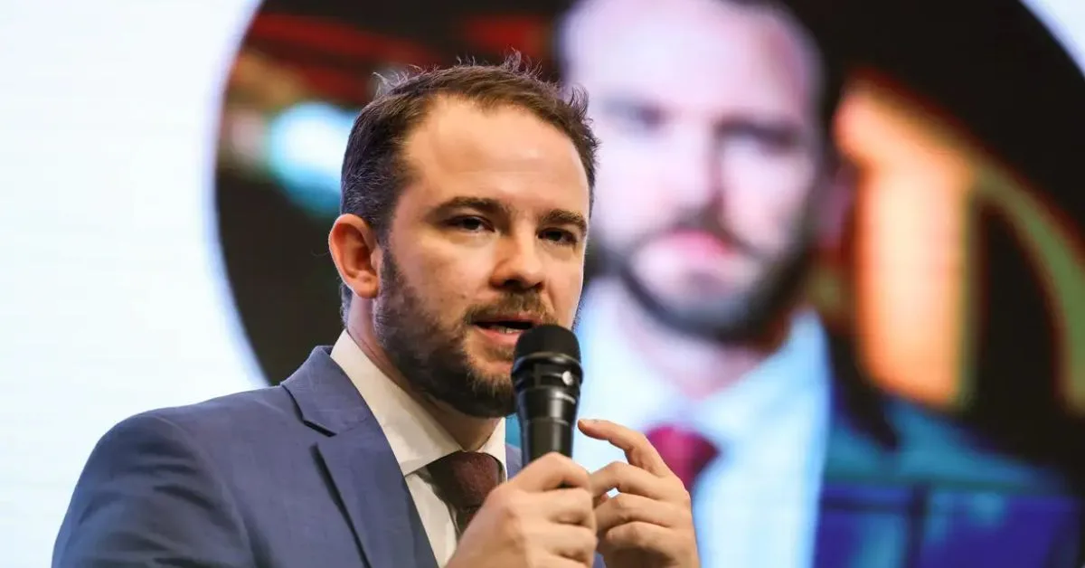 Ministro da Fazenda defende ajuste fiscal do governo Lula