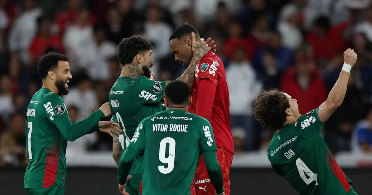 Carlos Miguel defende pênaltis, e Palmeiras avança à semifinal da Libertadores