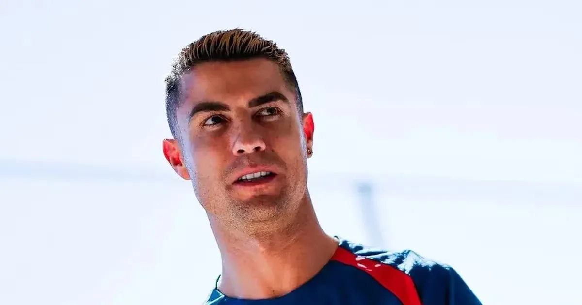 Ronaldo terá reunião com dirigentes de Portugal após ficar no banco