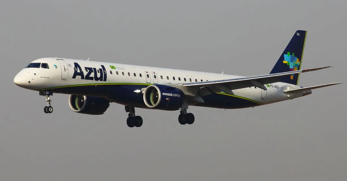Azul retoma voos do Embraer E2 após falha global no GPS
