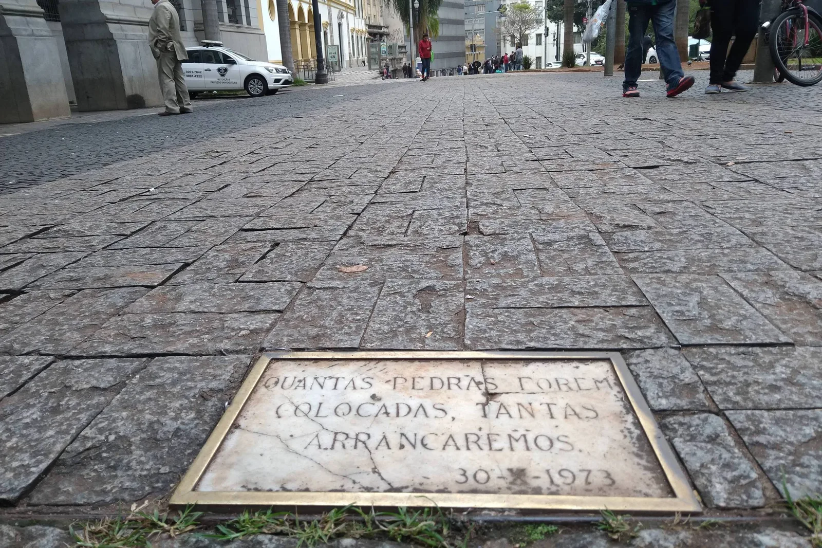 Faculdade de Direito da USP quer câmeras após furto de placa histórica