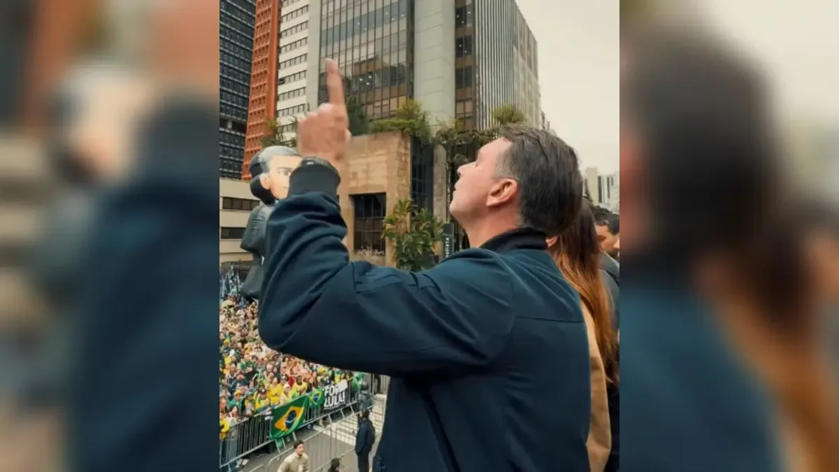 Flávio Bolsonaro leva ato de campanha à avenida Paulista no 7 de Setembro