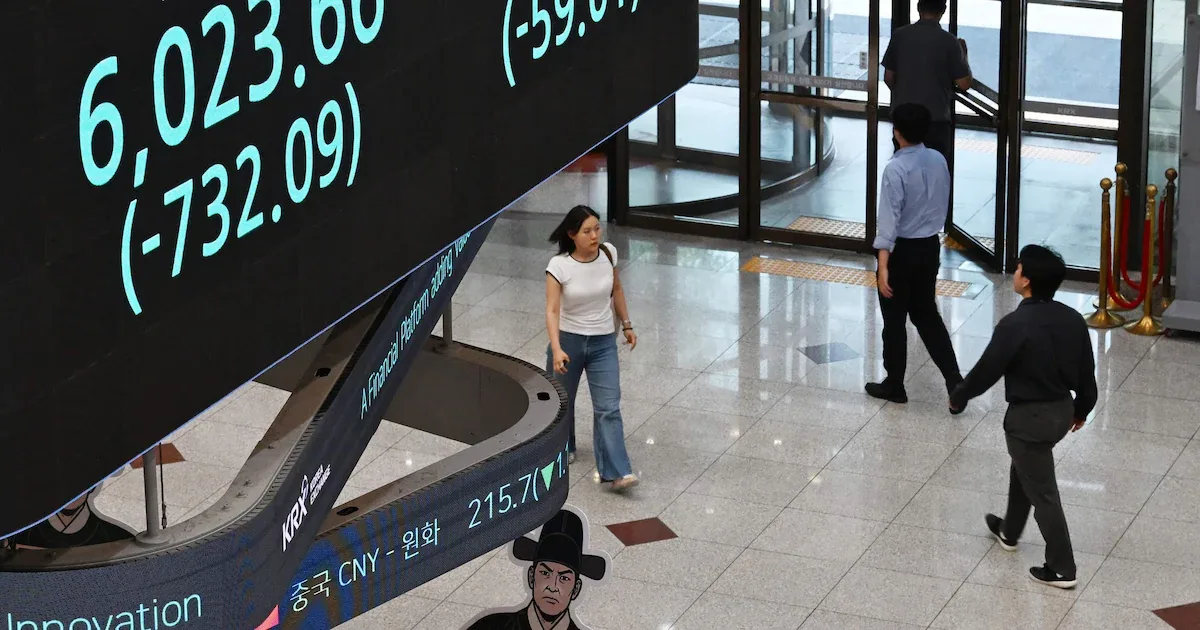 Mercados asiáticos recuam com pressão sobre ações de IA e dados chineses