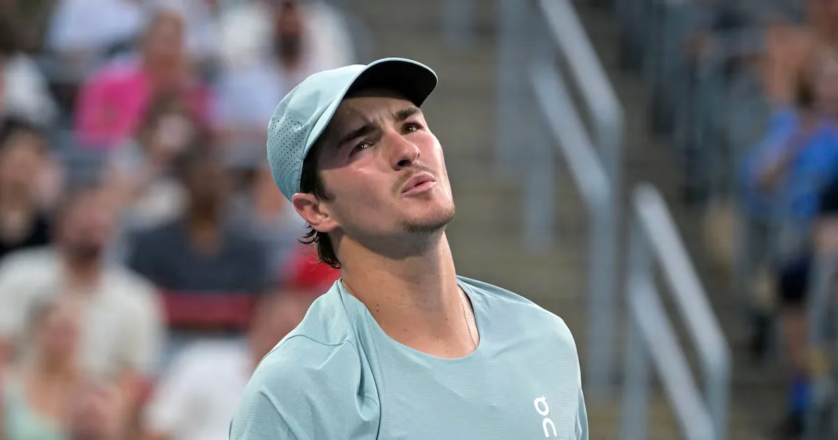 João Fonseca vira sobre suíço e vence na estreia da Copa Davis no Rio