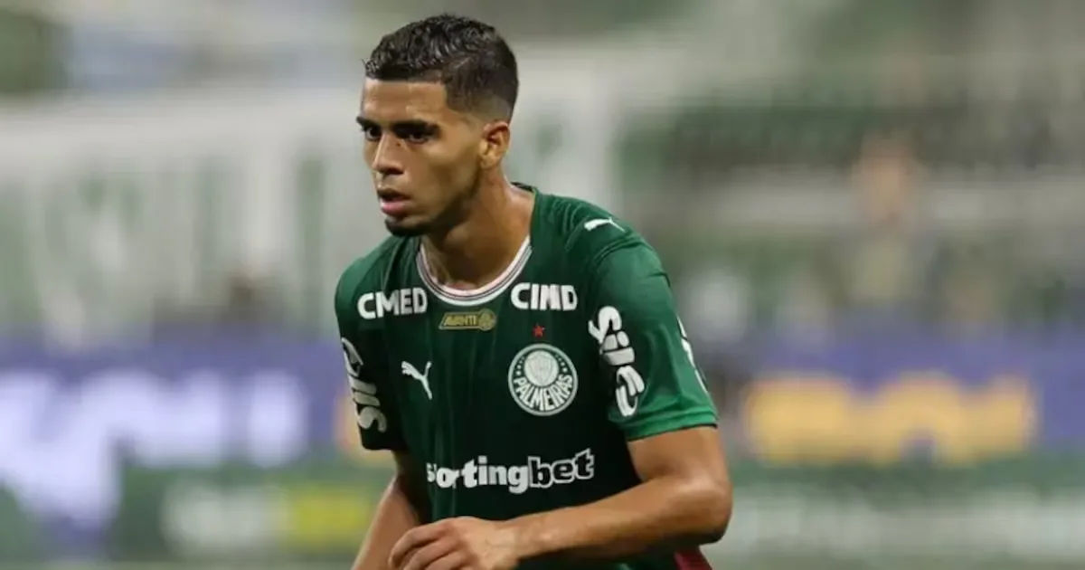 Palmeiras estende contrato de Arthur, lateral formado na base do clube