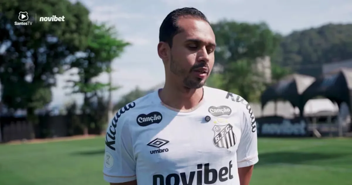Lima chega ao Santos para disputar Brasileirão e Copa Sul-Americana