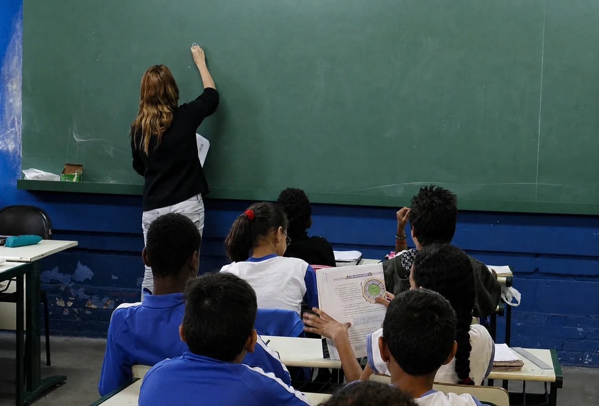 Brasil fica em 52º lugar em leitura no Pisa 2025 e amplia distância social