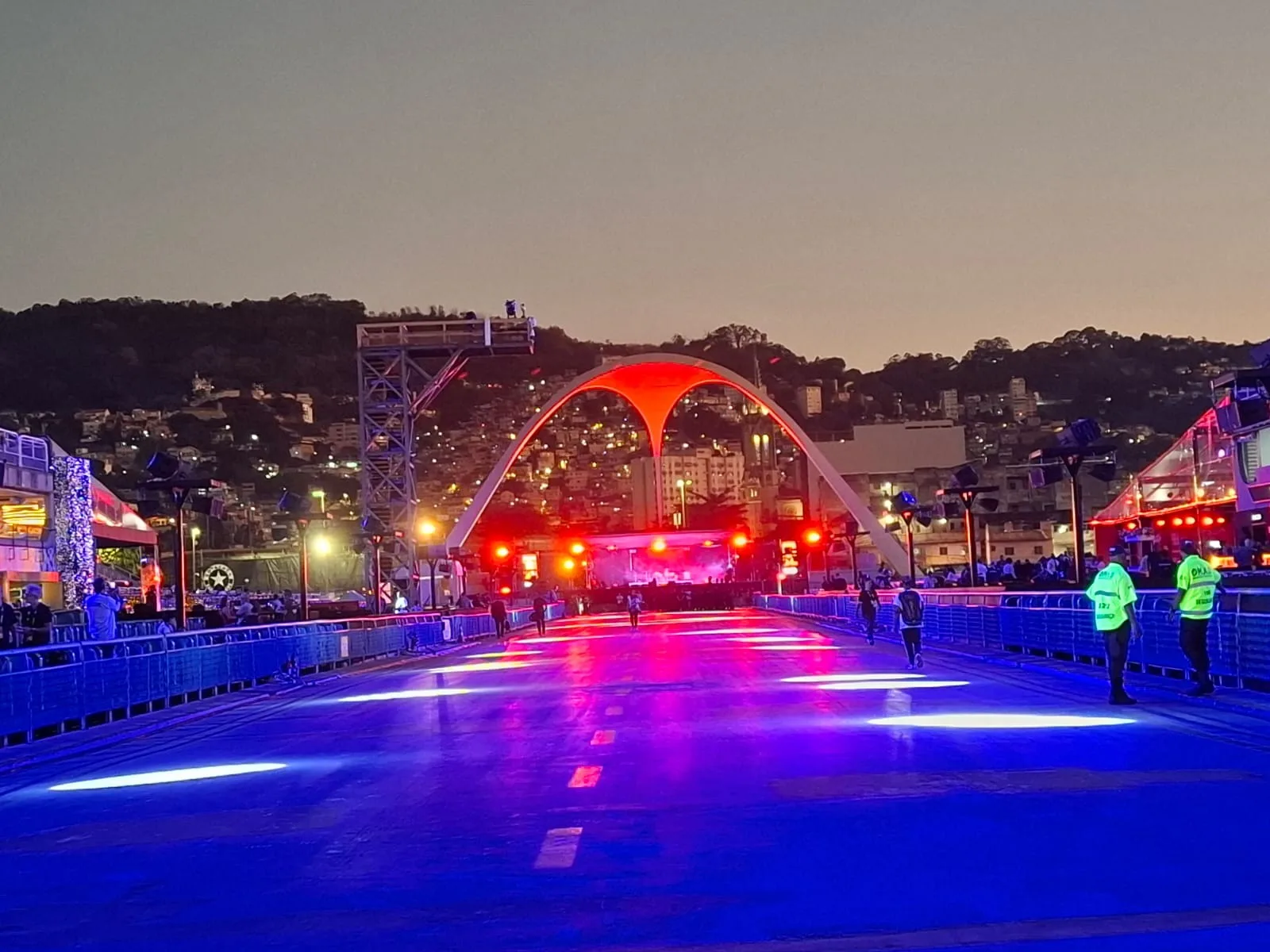 Ingressos para arquibancadas e frisas do Carnaval 2027 começam a ser vendidos