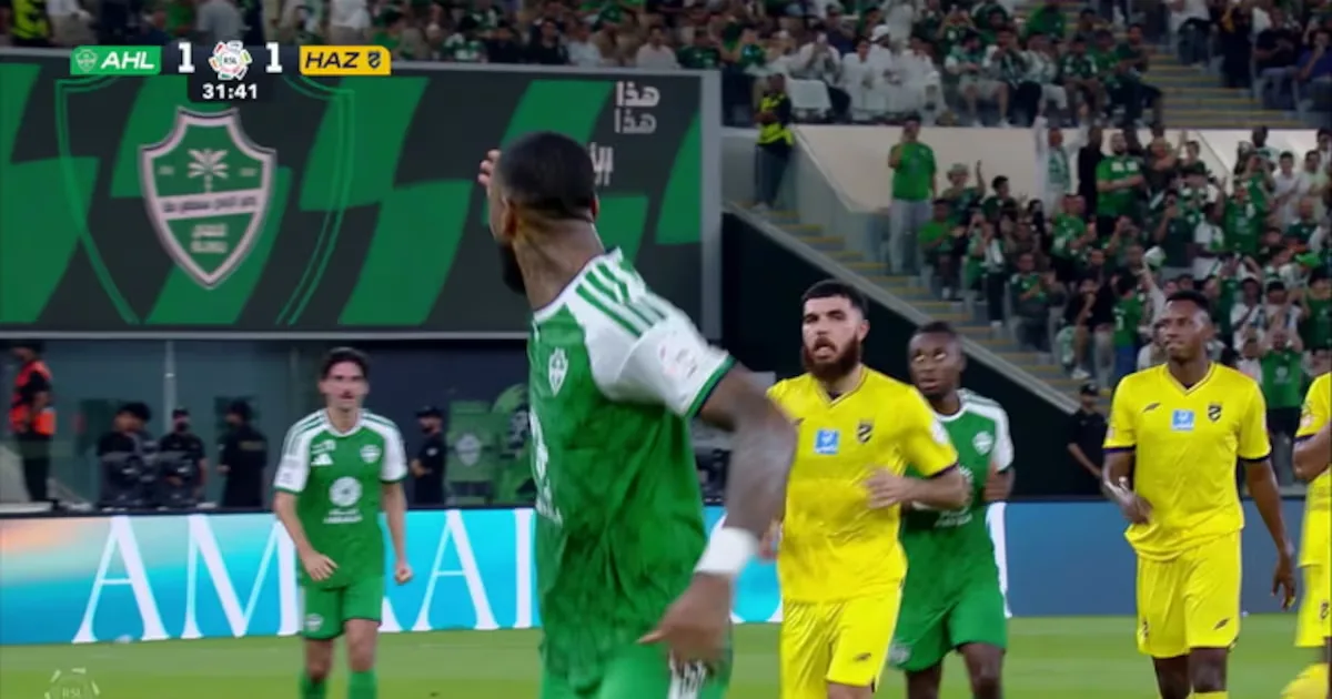 Ivan Toney balança a rede no triunfo do Al Ahli por 2 a 1