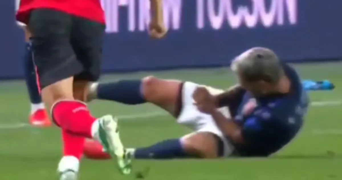 Arrascaeta se machuca após marcar e dar assistência pelo Uruguai