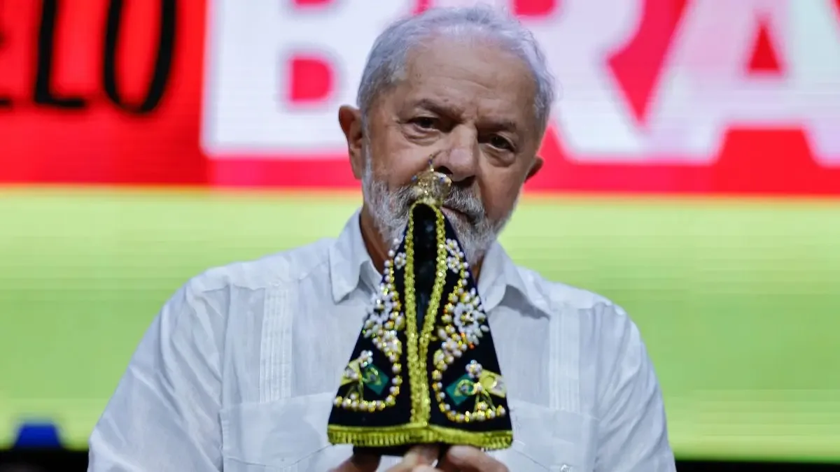 Janja publica foto de Lula com imagem de Nossa Senhora Aparecida