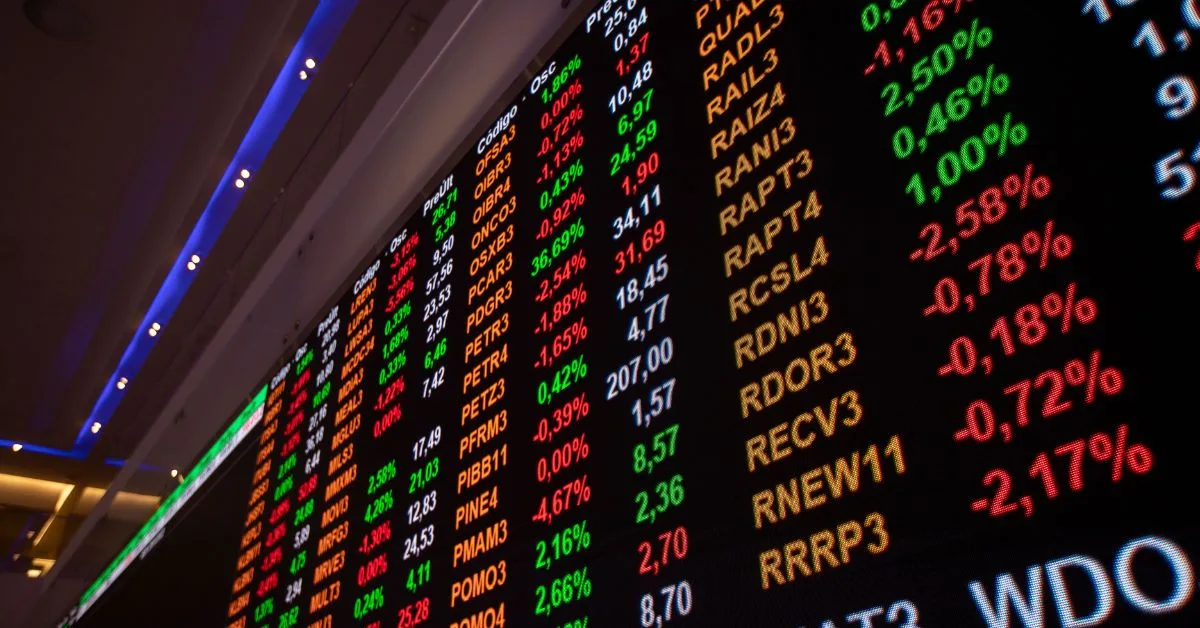 Ibovespa recua 0,27% em semana marcada por petróleo e eleições