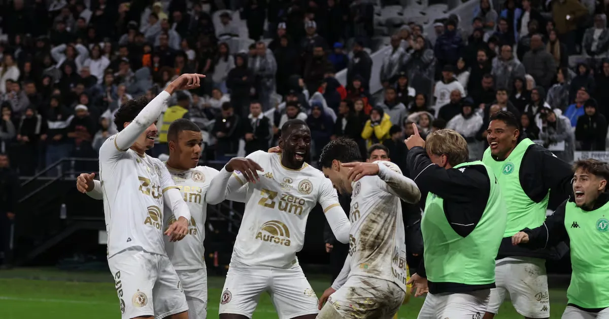 Memphis cobra postura do Corinthians após derrota para a Chapecoense