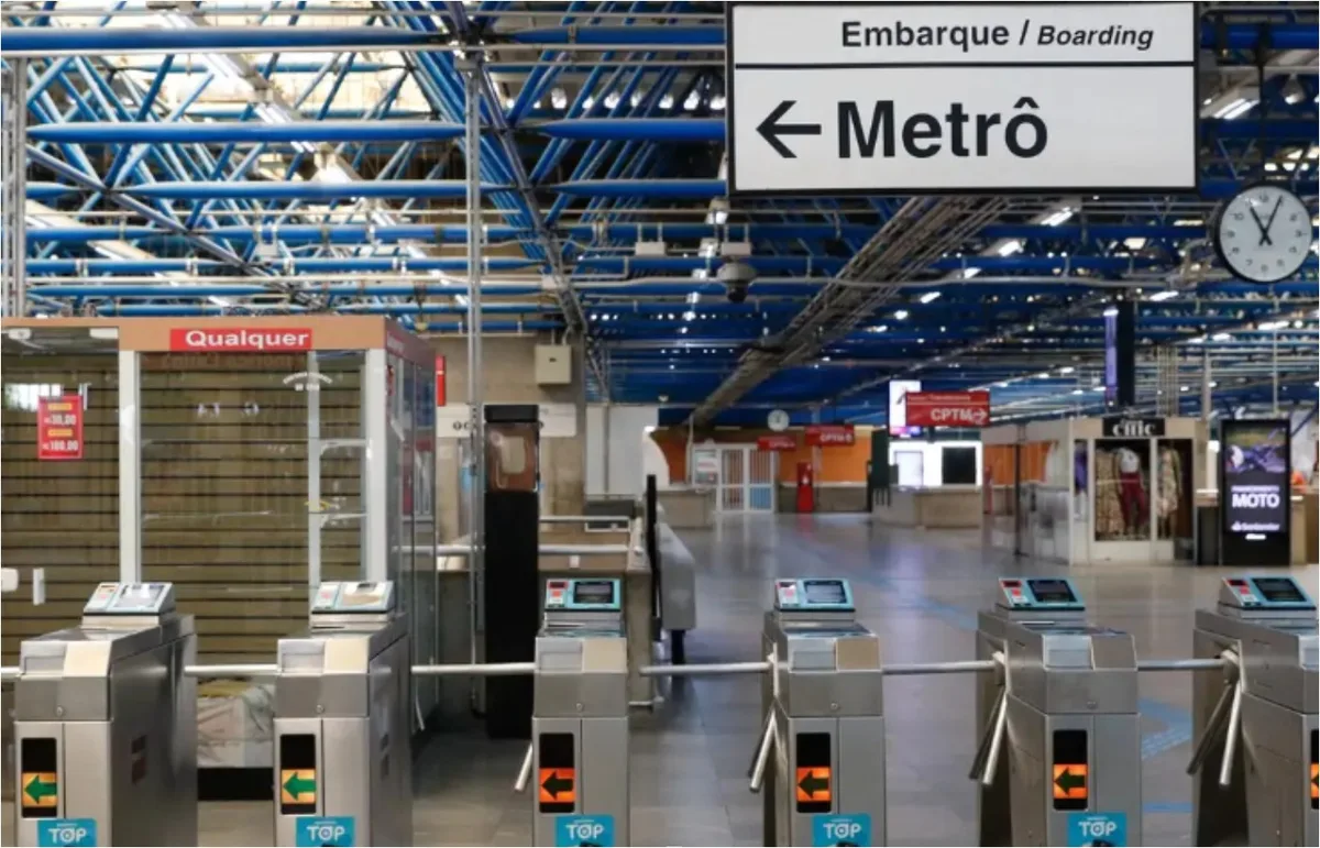 Metrô amplia pagamento por aproximação nas catracas de quatro linhas
