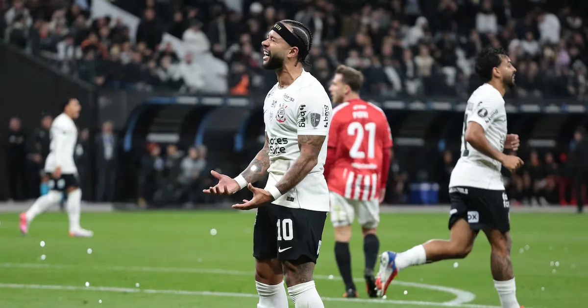 Memphis desperdiça terceira cobrança de pênalti pelo Corinthians