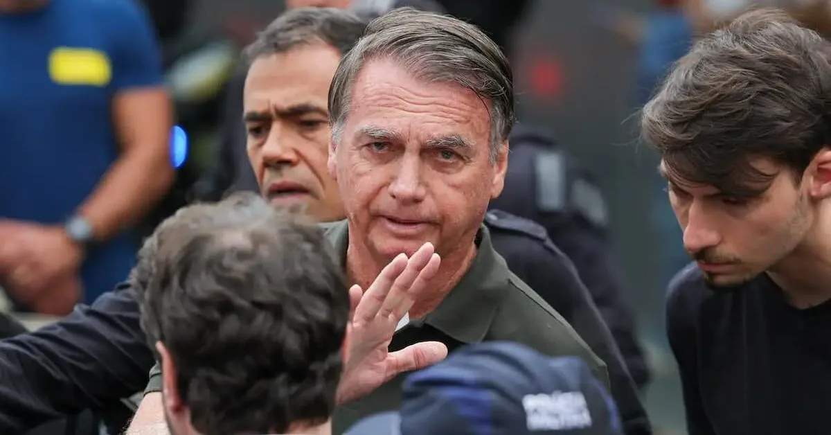 Defesa de Bolsonaro retira pedido para suspender pena de 27 anos
