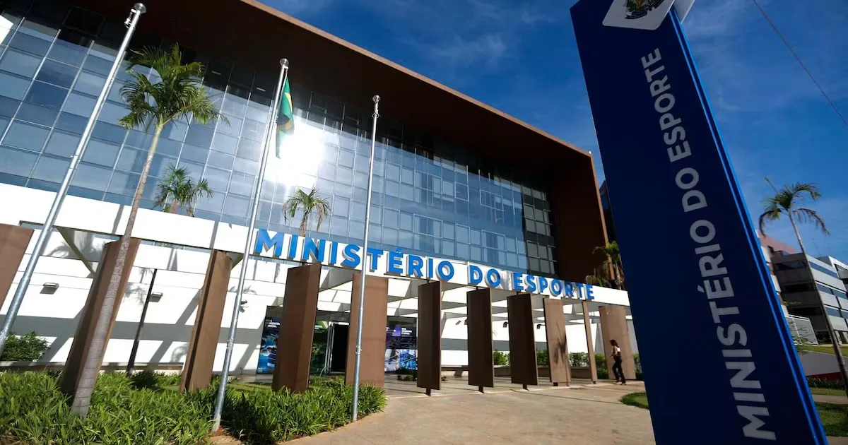 Ministério do Esporte chama clubes e federações para reunião com a CBF