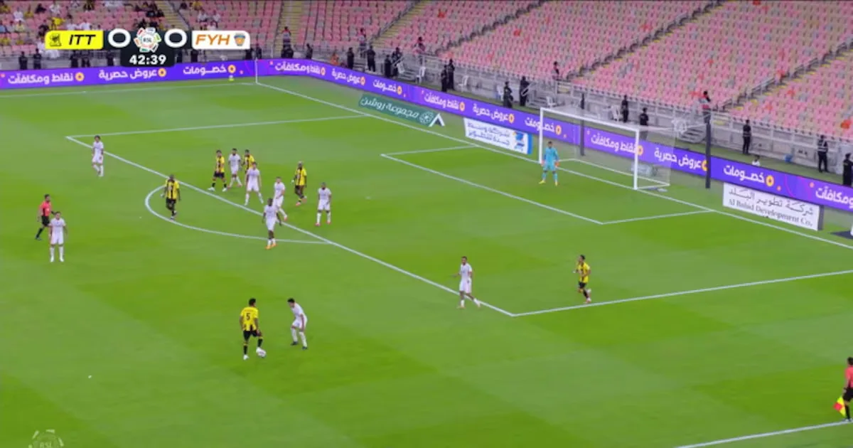 Al Ittihad vence Al Fayha por 2 x 1 na Saudi Pro League