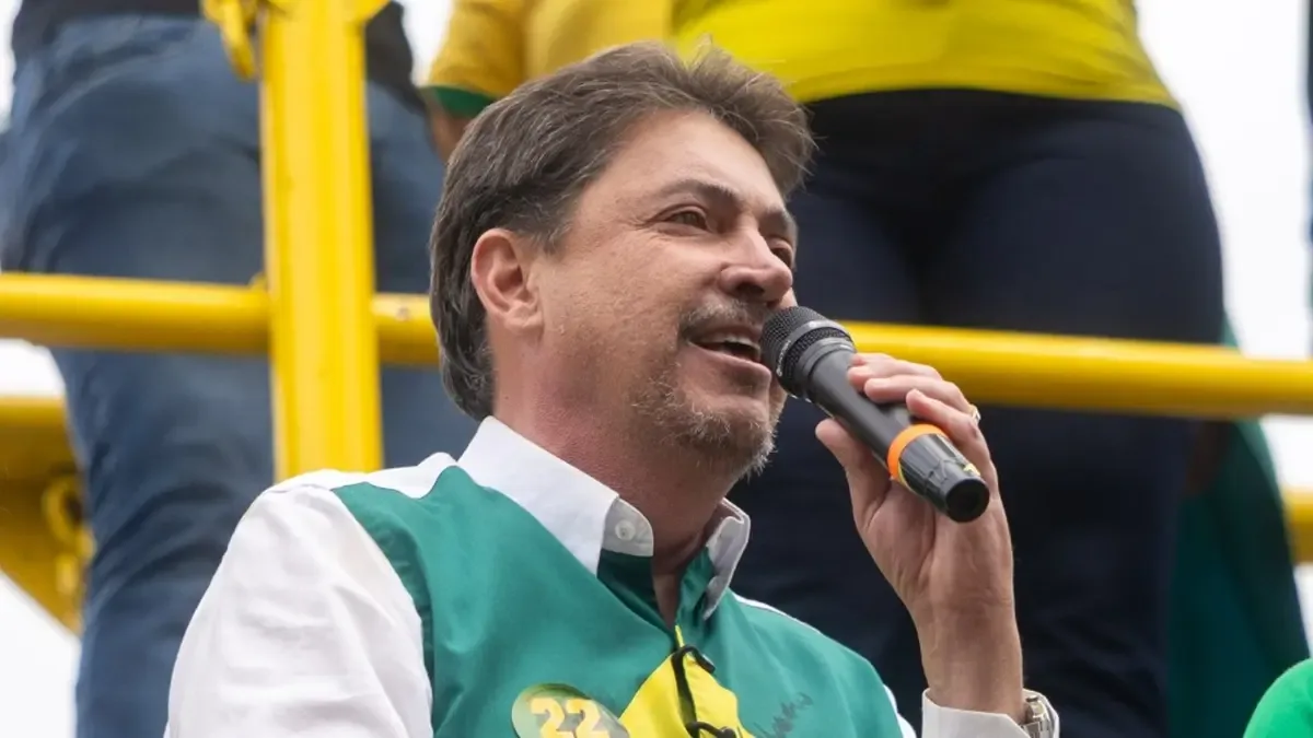 Wilder Morais pede orações por André Mendonça durante ato em Goiânia
