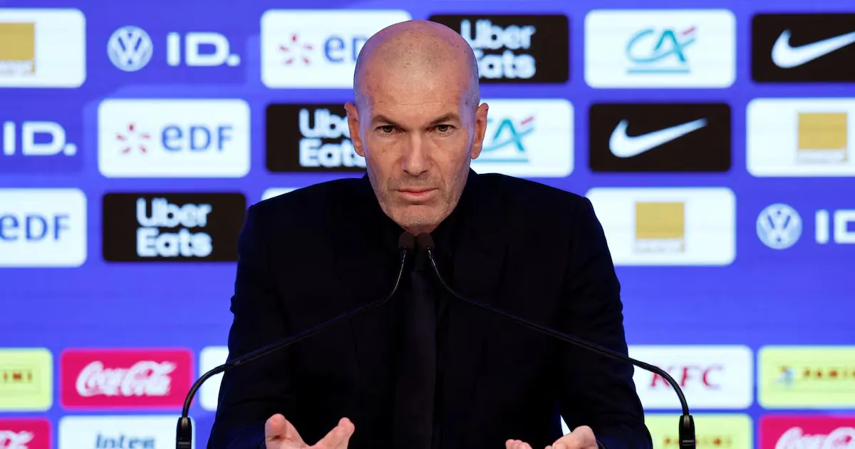 Jornalista turco pede autógrafo a Zidane durante coletiva da França