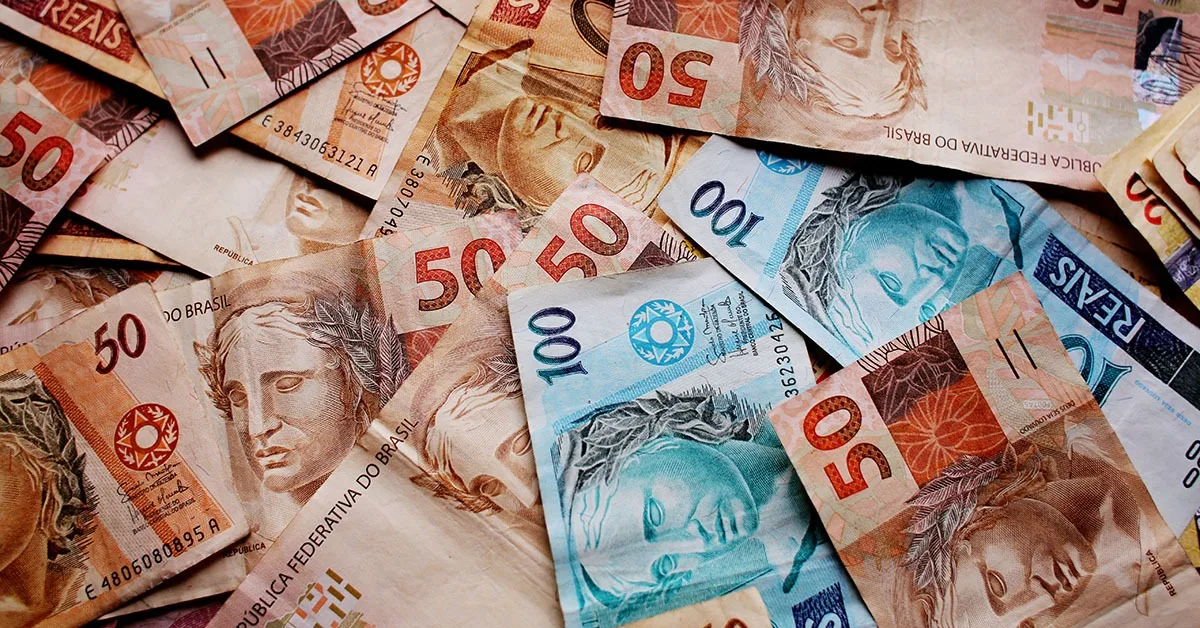 Famílias enfrentam juros maiores e inadimplência de 6% em agosto