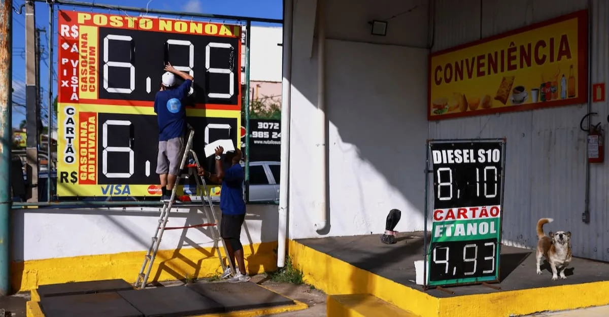 Petrobras cancela alta e fixa gasolina para distribuidoras em R$ 3,05