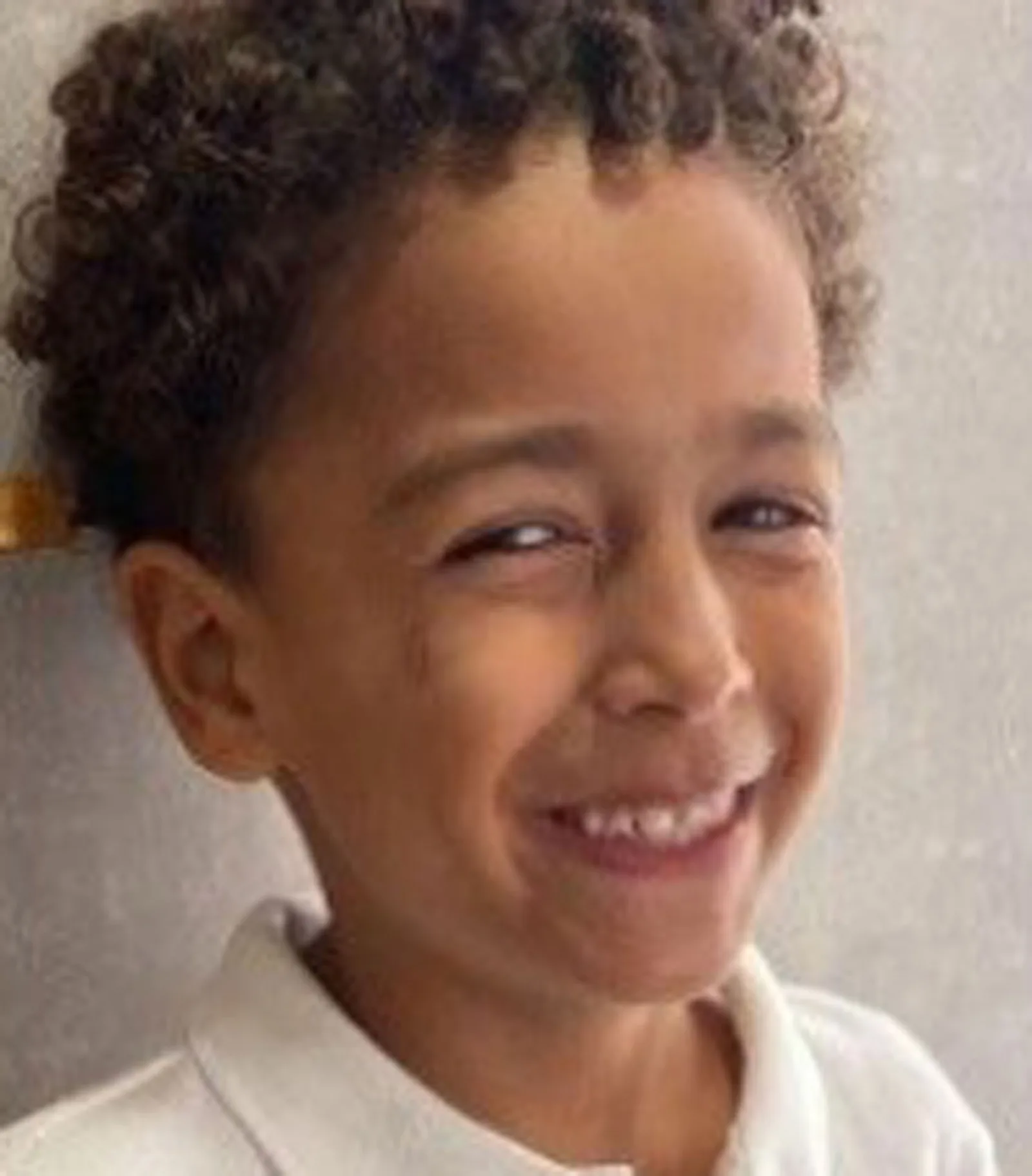 Mãe de Edson Davi entrega dados à PF após pedido da Interpol