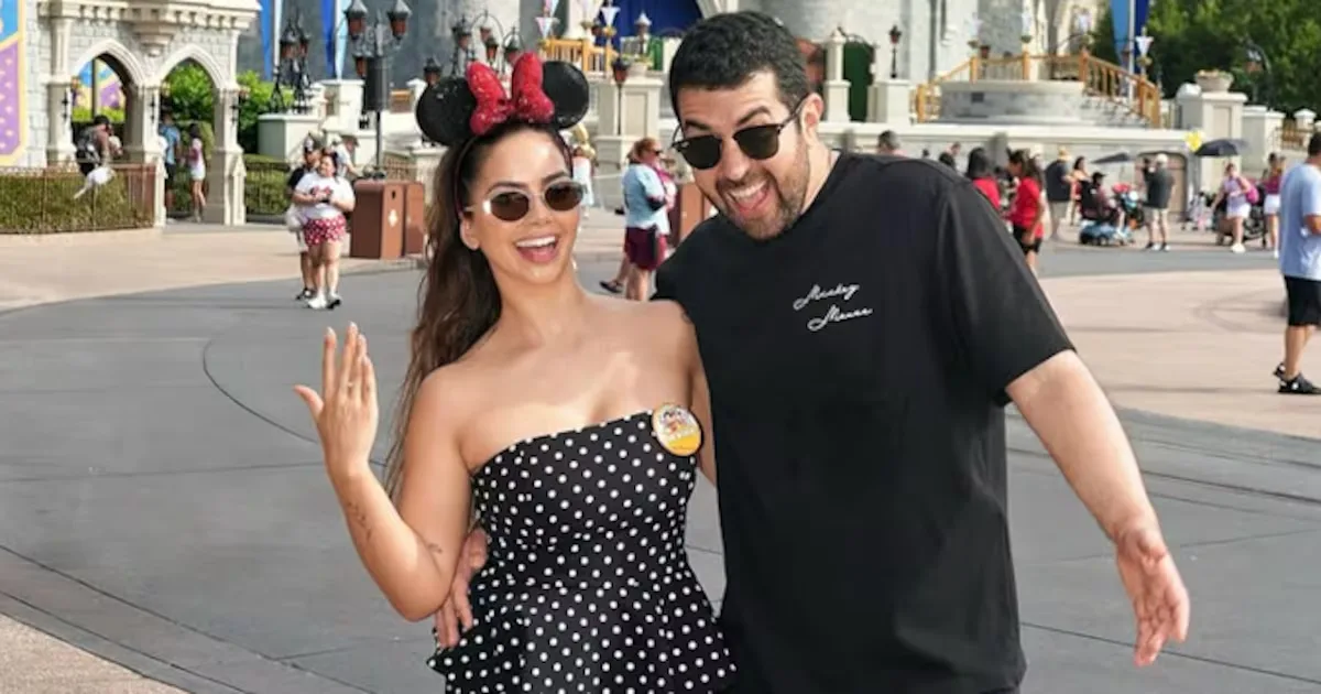 Chico Pedrotti anuncia noivado com Stephanie Silva em Orlando
