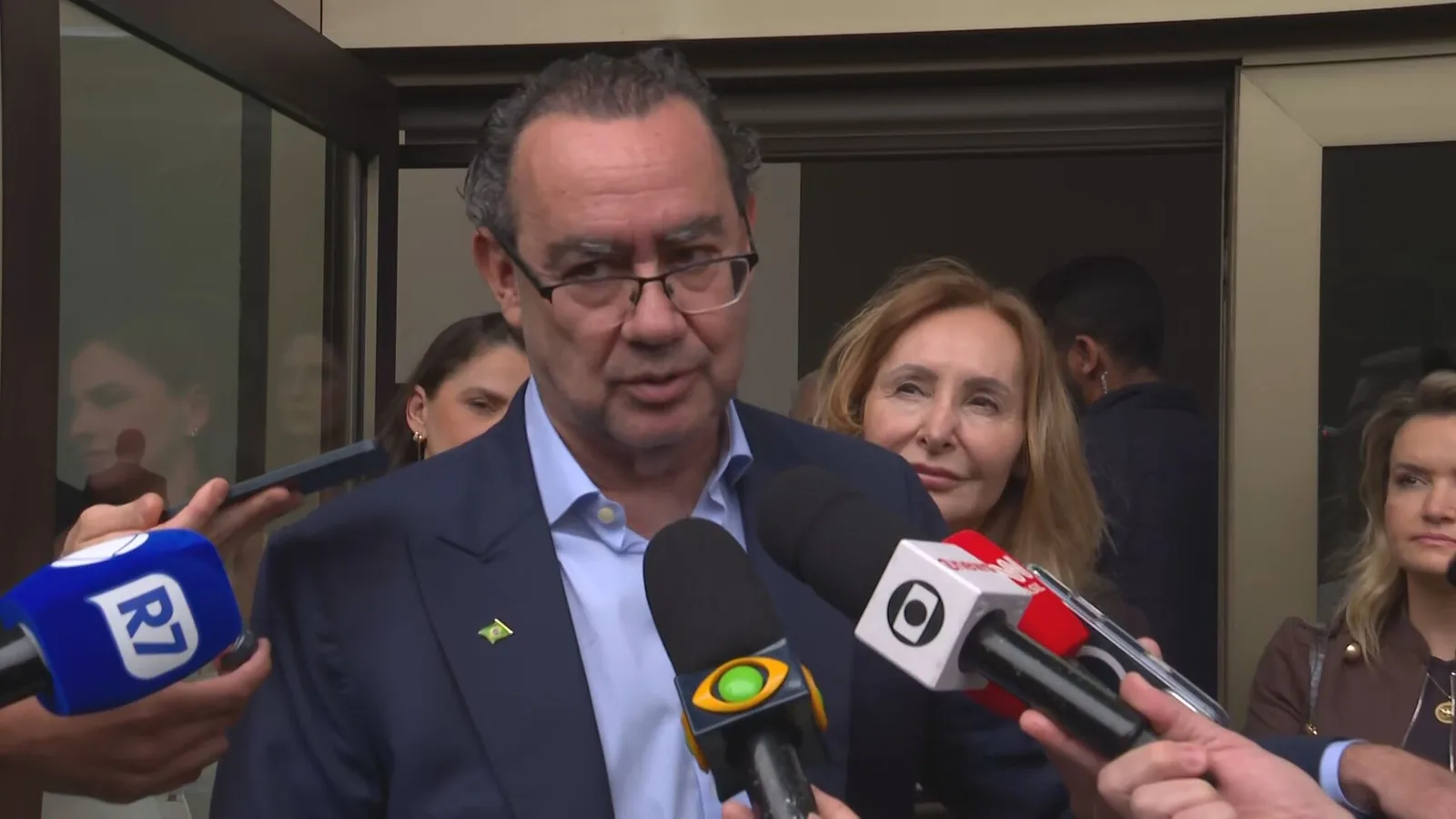Augusto Cury condiciona apoio a Flávio Bolsonaro no segundo turno