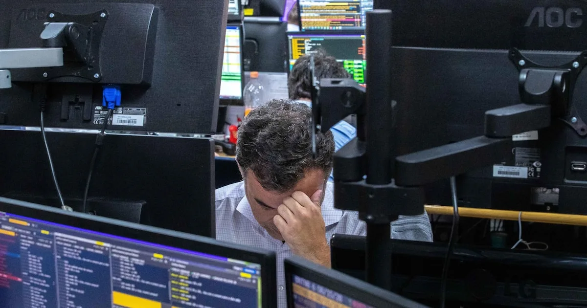 Cogna recua 3,91% após recomendação ser reduzida para neutra