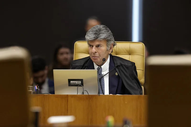 Fux manda plataformas retomarem ordens eleitorais sobre posts de Flávio Bolsonaro